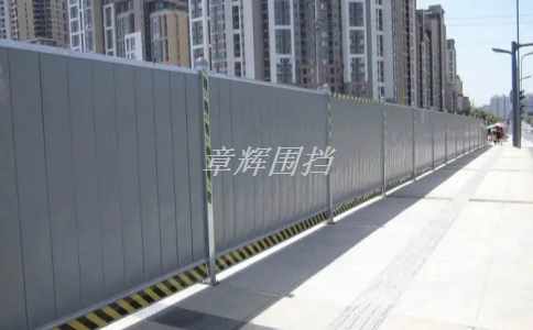 金屬圍擋的顏色是否需要與周圍環(huán)境相協(xié)調(diào)？