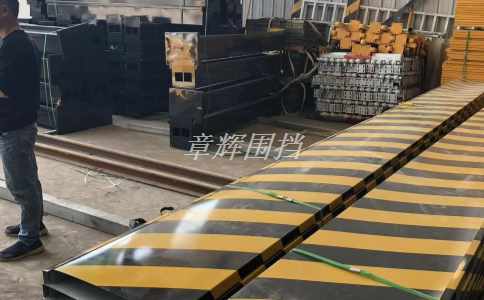 金屬圍擋的柱子和連接件需要特別注意什么問題？