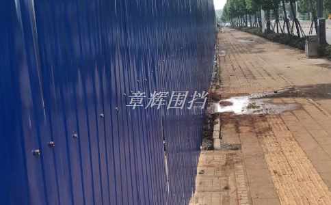 金屬圍擋周圍環(huán)境的臟污程度如何影響其清洗難度？(分析金屬圍擋的周圍環(huán)境與清洗難度的關(guān)系)