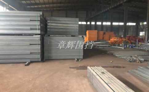 金屬圍擋的數(shù)量和長(zhǎng)度與工程規(guī)模有關(guān)嗎？