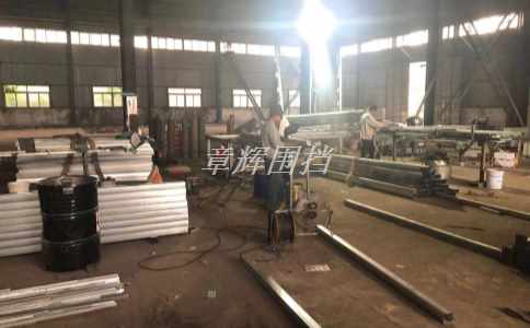 城市化進(jìn)程中，pvc圍擋在城市建設(shè)中起到了哪些作用？(城市化改造中的pvc圍擋應(yīng)用)