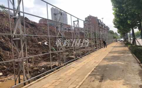 金屬圍擋開裂、變形等問題如何處理？(介紹金屬圍擋開裂、變形等問題的處理方法)