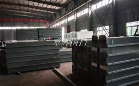 pvc圍擋在道路工程中的作用是什么？